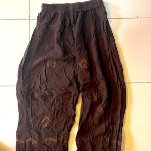 Brown cotton pants with embroidery